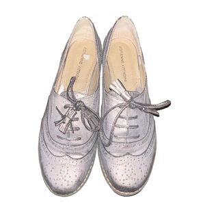 Adrienne Vittadini Trink Silver Distressed Leather‎ Oxford Flats 6.5 in EUC